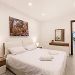 Apartment Spacious 3br Designer Just Off The Promenade By 360 Estates St. Paul's Bay