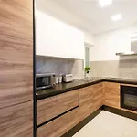 Apartment Spacious 3br Designer Just Off The Promenade By 360 Estates *