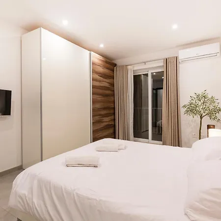 Spacious 3br Designer Just Off The Promenade By 360 Estates