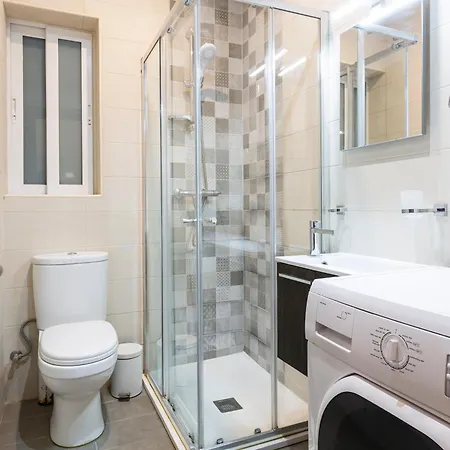 Spacious 3br Designer Just Off The Promenade By 360 Estates