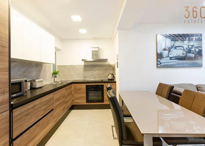 Spacious 3br Designer Just Off The Promenade By 360 Estates *