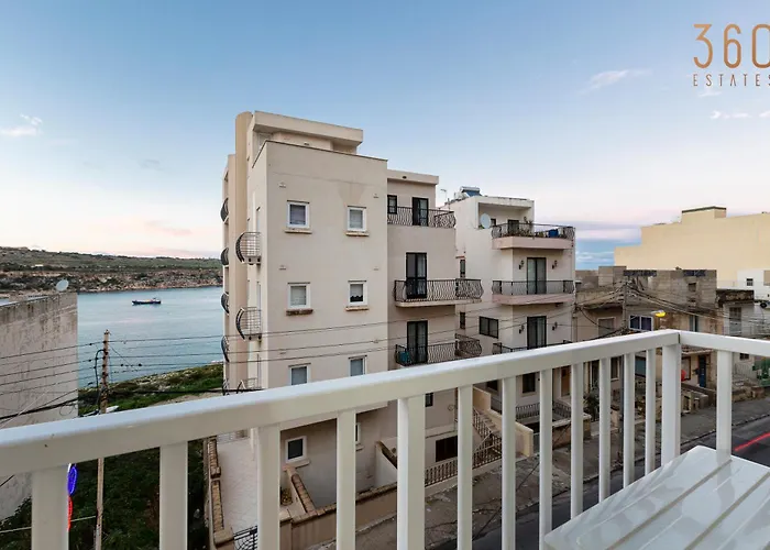 Spacious 3br Designer Just Off The Promenade By 360 Estates *