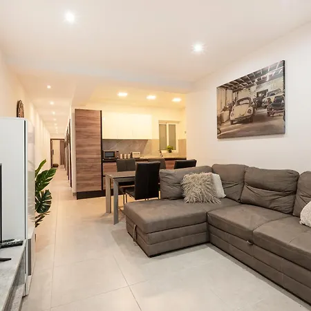 Spacious 3br Designer Just Off The Promenade By 360 Estates Apartment *