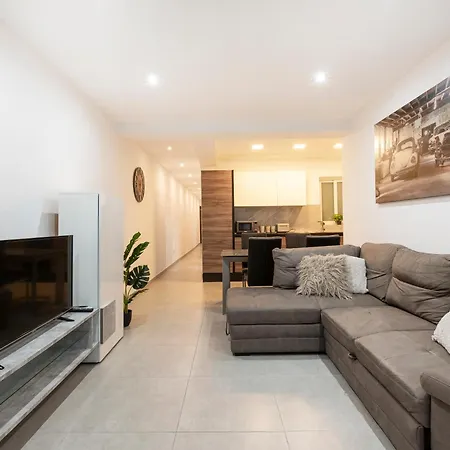 Appartement Spacious 3br Designer Just Off The Promenade By 360 Estates