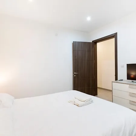 Spacious 3br Designer Just Off The Promenade By 360 Estates *