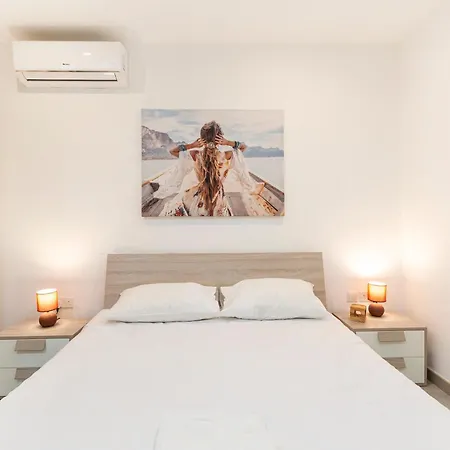 Spacious 3br Designer Just Off The Promenade By 360 Estates