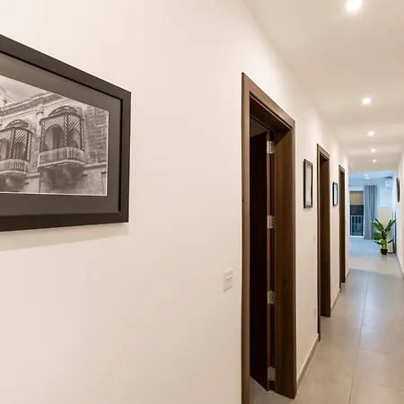 Appartement Spacious 3br Designer Just Off The Promenade By 360 Estates