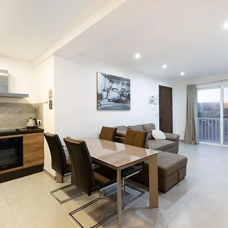 Spacious 3br Designer Just Off The Promenade By 360 Estates San Pawl il-Baħar