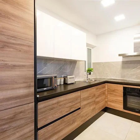 Appartement Spacious 3br Designer Just Off The Promenade By 360 Estates *