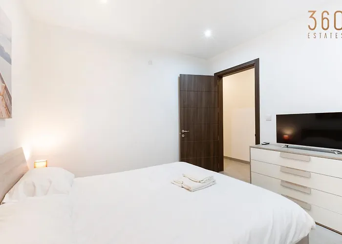 Spacious 3br Designer Just Off The Promenade By 360 Estates *