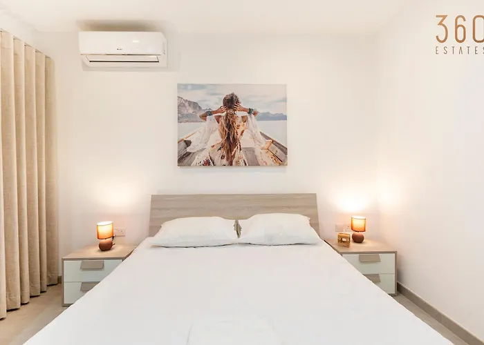 Spacious 3br Designer Just Off The Promenade By 360 Estates