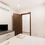 Апартаменты Spacious 3br Designer Just Off The Promenade By 360 Estates *